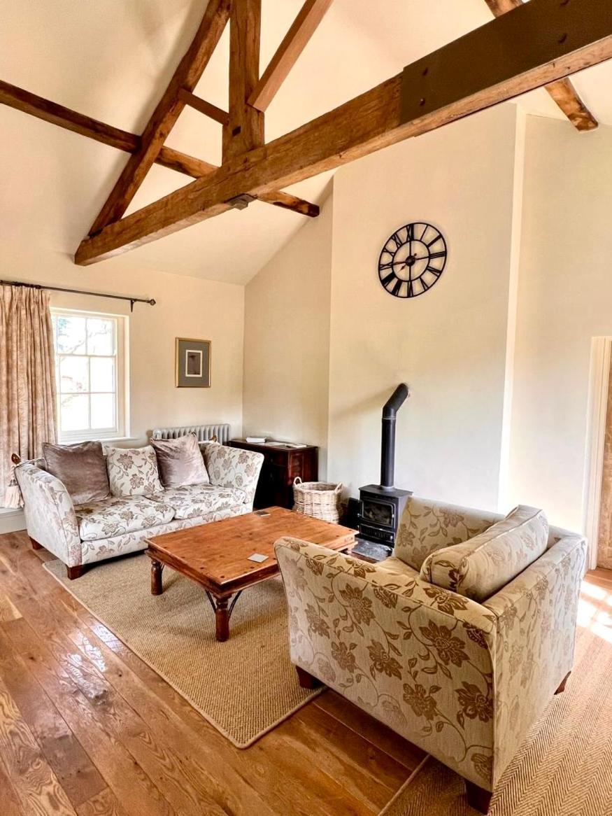 Apartment At Llanerchydol Hall Welshpool Exterior foto